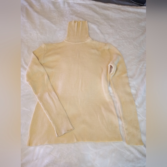 Cream colored turtle neck sweater - Picture 1 of 4